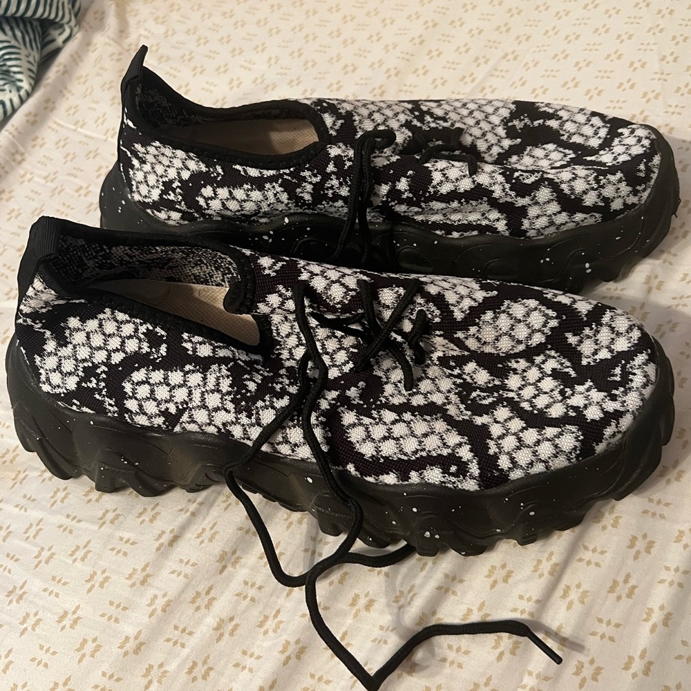 SHEIN Lace Up Chunky Sneaker